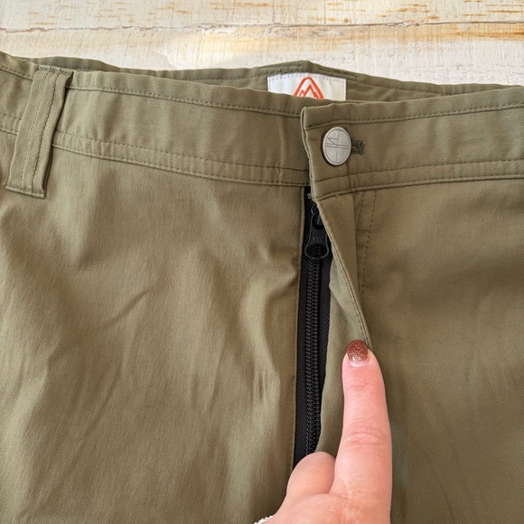 LIVSN Ecotrek Trail Shorts NWT Men’s size 36 Olive Green Outdoor Hiking 8.5” - Picture 8 of 14